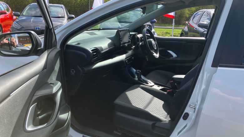 Toyota Yaris 1.5 Hybrid Design 5dr CVT Hybrid Hatchback